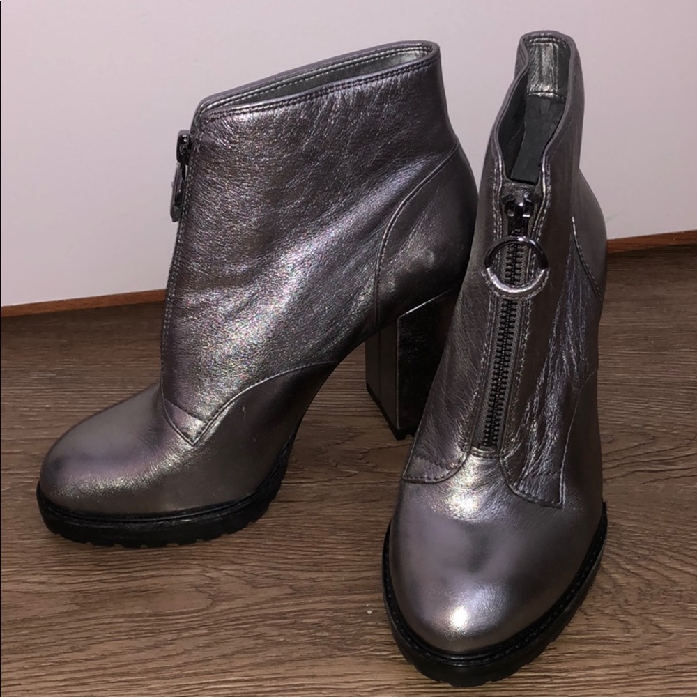 Gianni Bini NWOT silver metallic boots, never worn